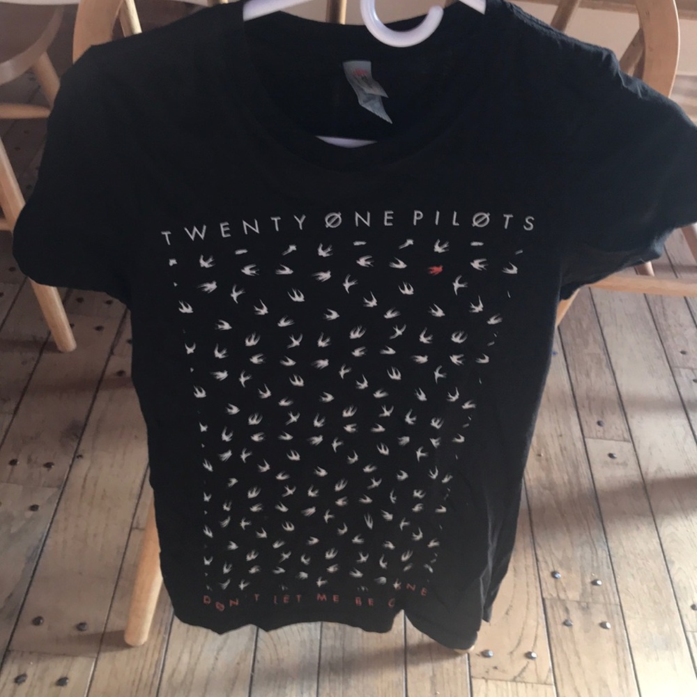 ! PRICE DROP TWENTY ONE ( 21 ) PILOTS BAND T SHIRT